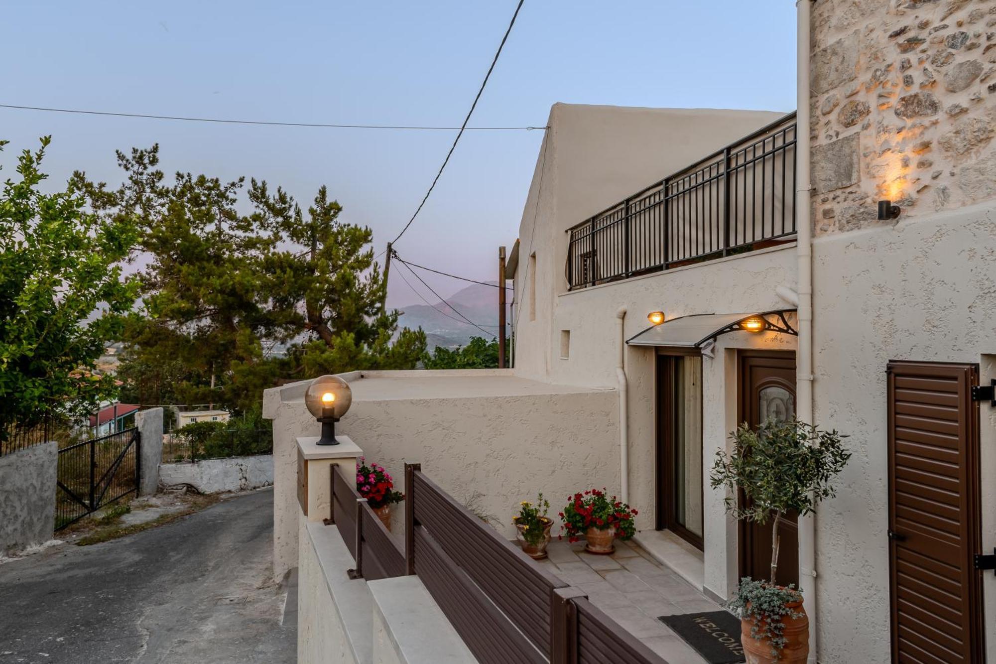 Вілла Casa Kastella, Private Jacuzzi & Bbq Facilities! Angouseliana Екстер'єр фото