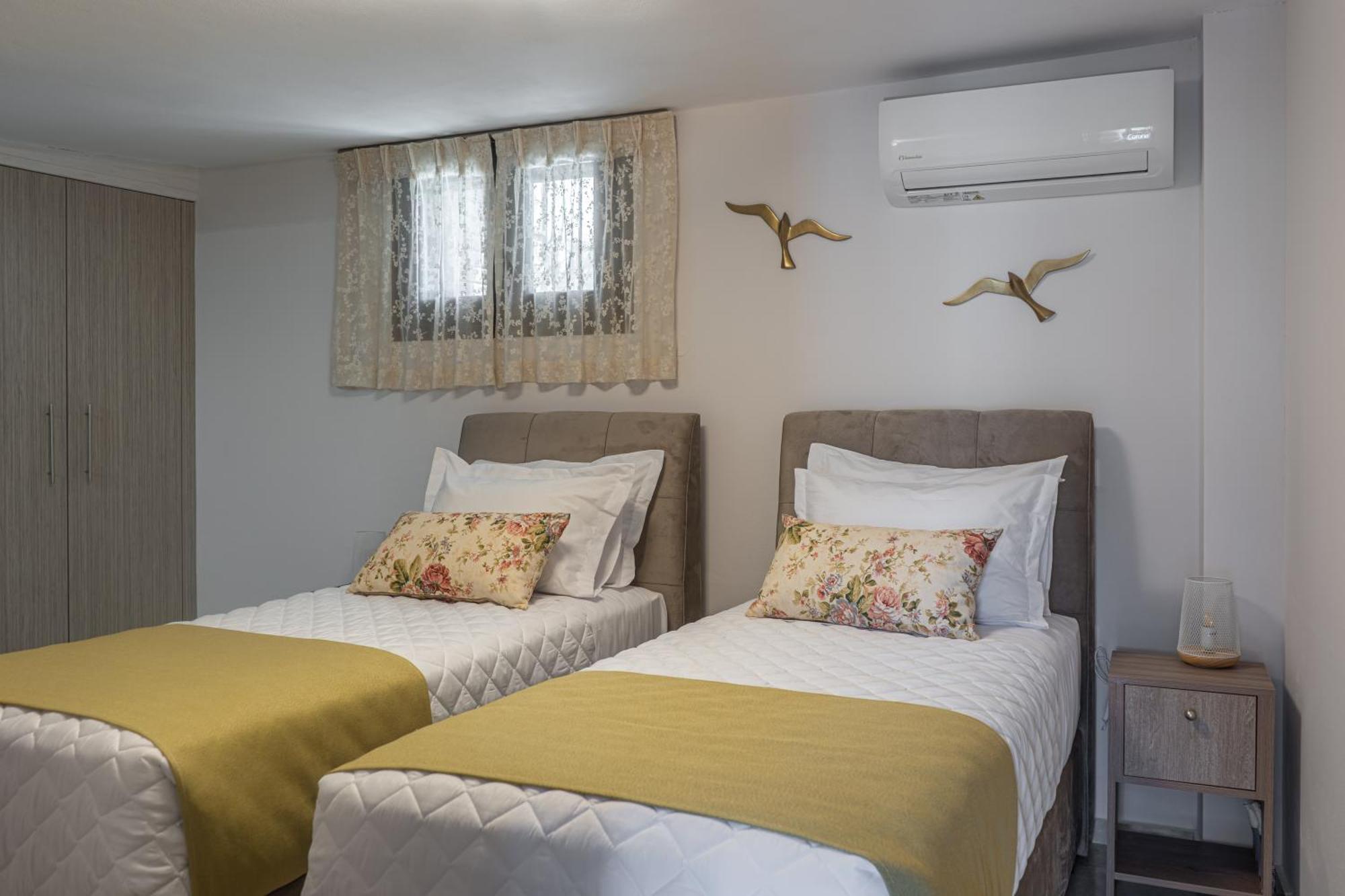 Вілла Casa Kastella, Private Jacuzzi & Bbq Facilities! Angouseliana Екстер'єр фото